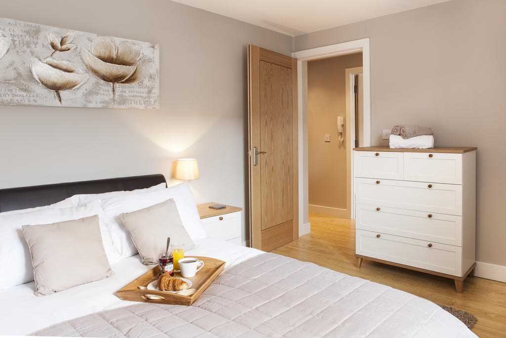 Saracens Courtyard Apartments Bourton-on-the-Water Room photo