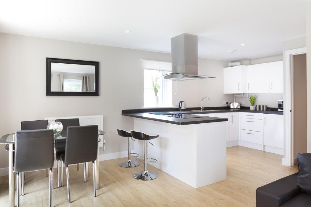 Saracens Courtyard Apartments Bourton-on-the-Water Room photo