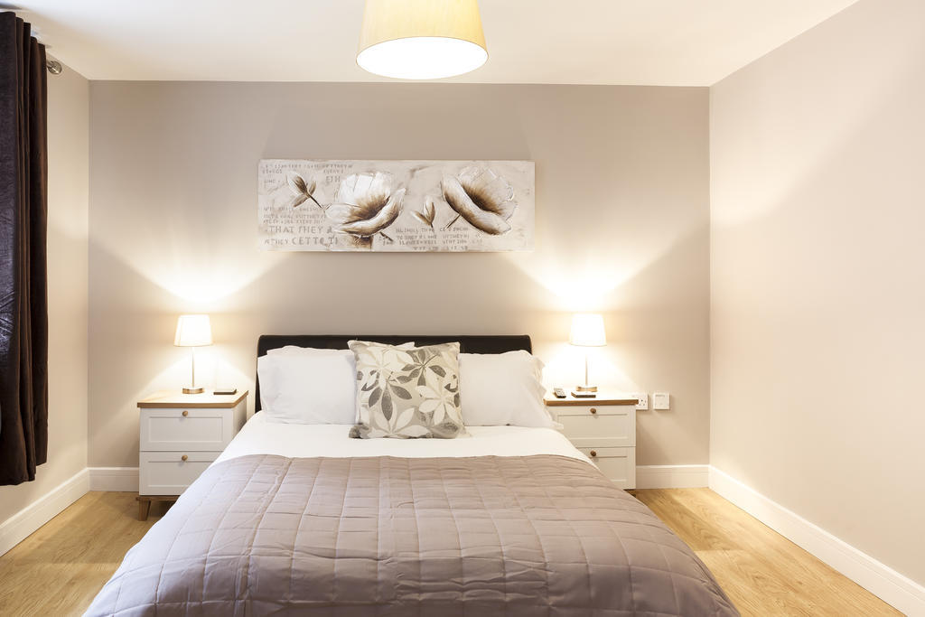 Saracens Courtyard Apartments Bourton-on-the-Water Room photo