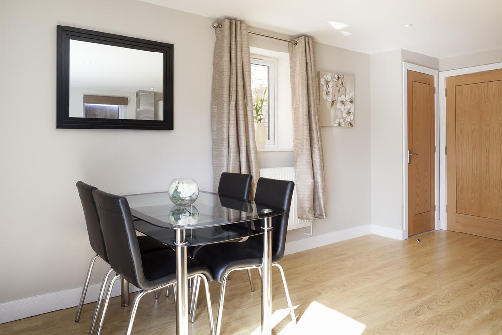 Saracens Courtyard Apartments Bourton-on-the-Water Room photo